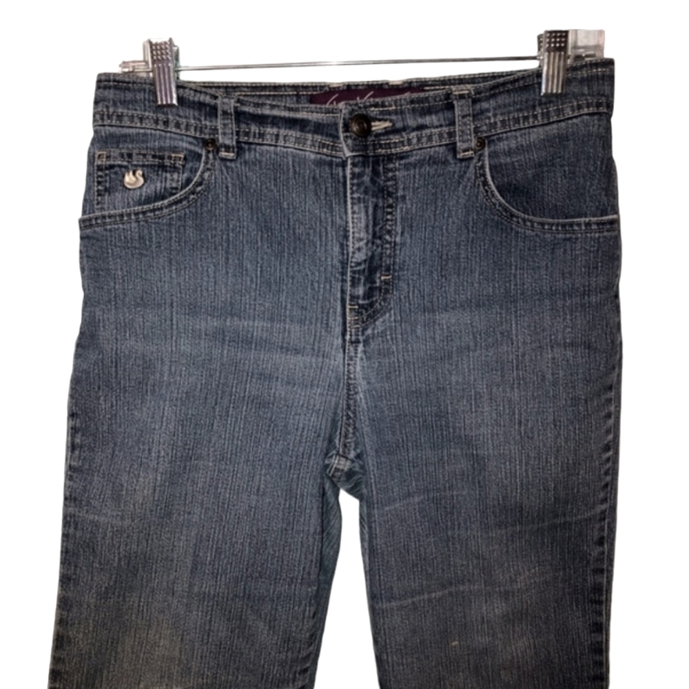 Gloria Vanderbilt Size 6 petite blue jeans. Amanda Jeans